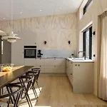 5 Bedroom Stunning In