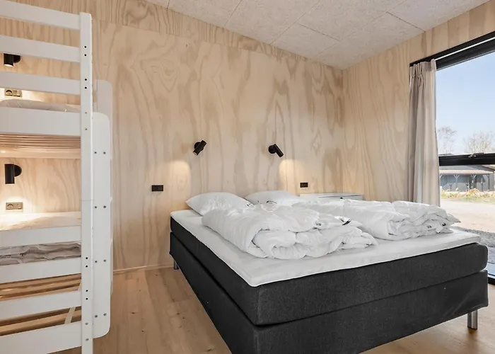5 Bedroom Stunning In Casa de Férias Hadsund