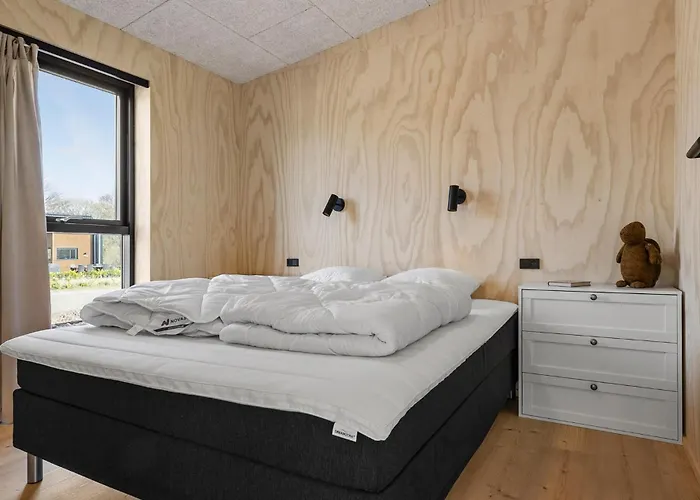 5 Bedroom Stunning In Casa de Férias Hadsund