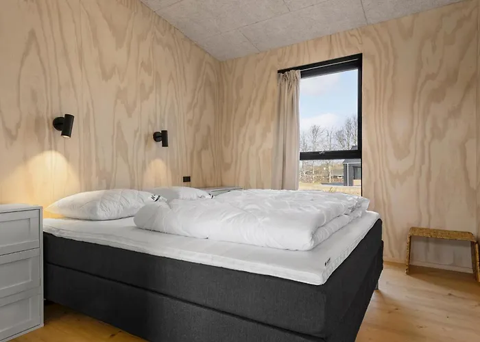5 Bedroom Stunning In Casa de Férias Hadsund