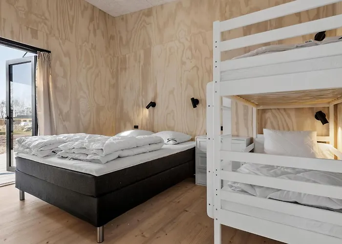 5 Bedroom Stunning In Casa de Férias Hadsund