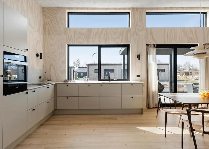 5 Bedroom Stunning In Casa de Férias Hadsund